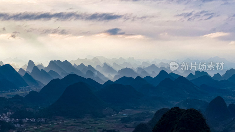 祖国大好河山桂林山水清晨日出航拍图