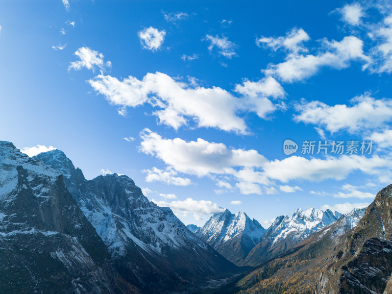 四姑娘山双桥沟景区航拍雪山峡谷风光