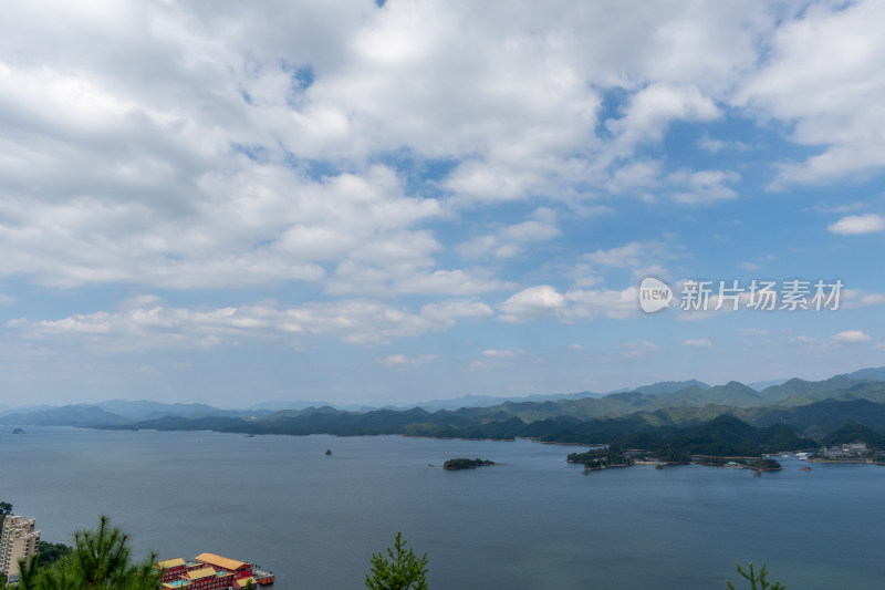 千岛湖天屿山观景台俯瞰千岛湖