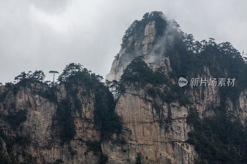 云海中的大明山