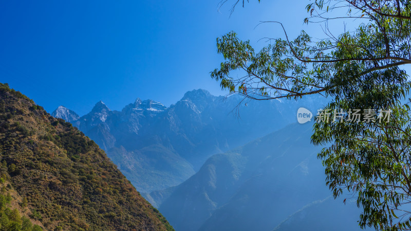 虎跳峡风景