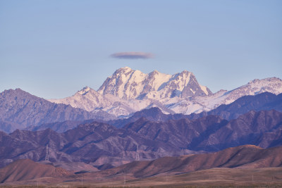 航拍天山博格达峰