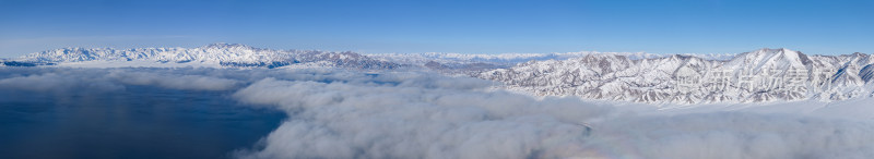 冬季赛里木湖雪山湖泊全景自然风光