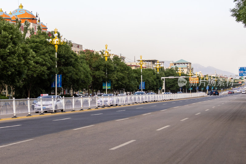 马路车辆城市街道