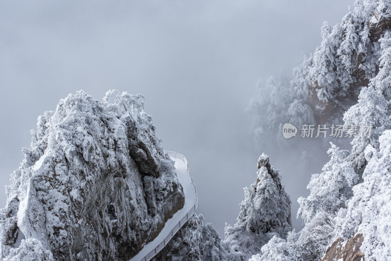 寒冷冬天洛阳老君山雪后美景航拍