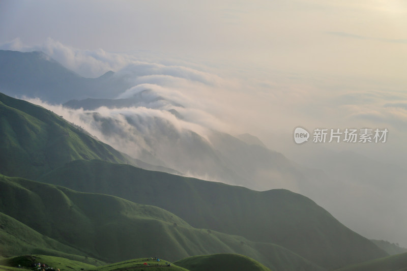 唯美清晨高山日出云海 武功山高山草甸