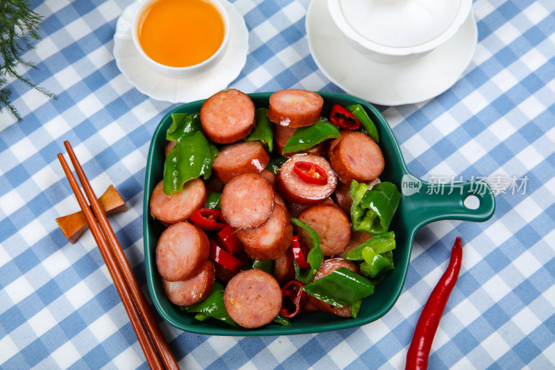 香辣美味的炒红肠