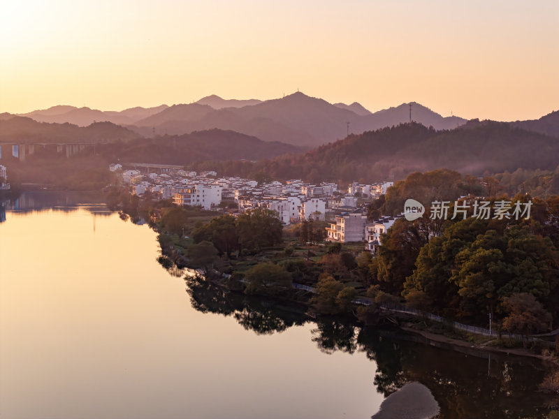 江西上饶婺源月亮湾游船日落晨雾航拍