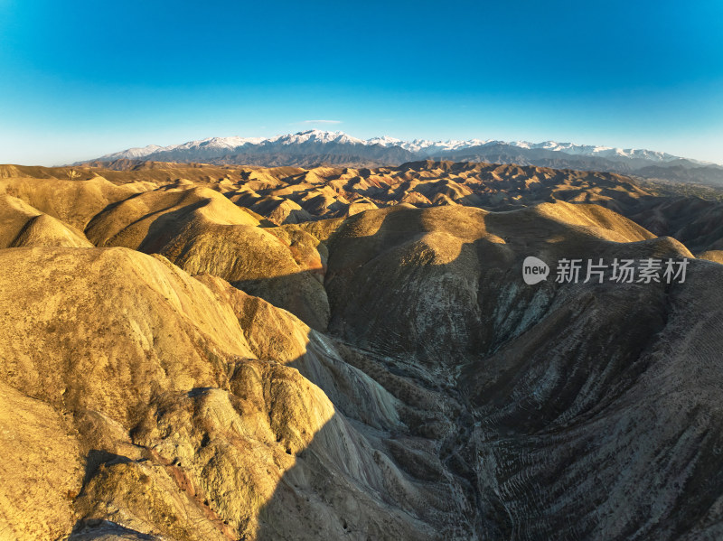 新疆百里丹霞风景区