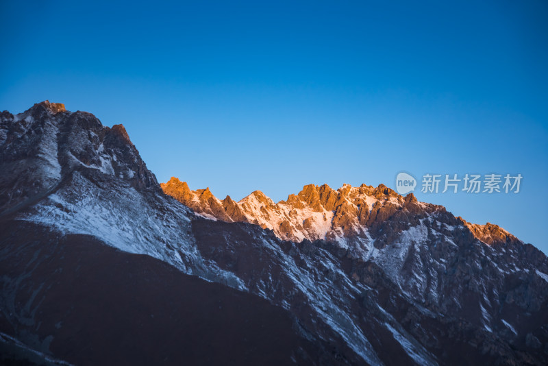 雪山日出日照金山自然风景