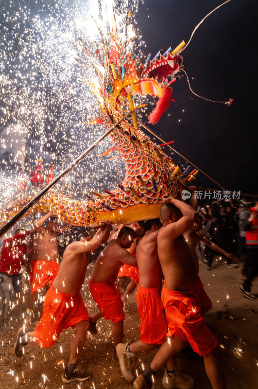 广东梅州中国非遗顺丰火龙狂舞夜焰火龙腾