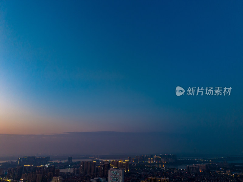 湖南岳阳晚霞夜景航拍图