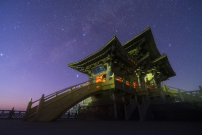 湖北随州大洪山古色古香的中式建筑夜景