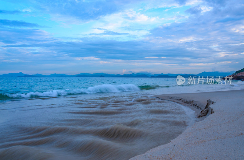 深圳盐田背仔角滨海公园海浪沙滩自然风光