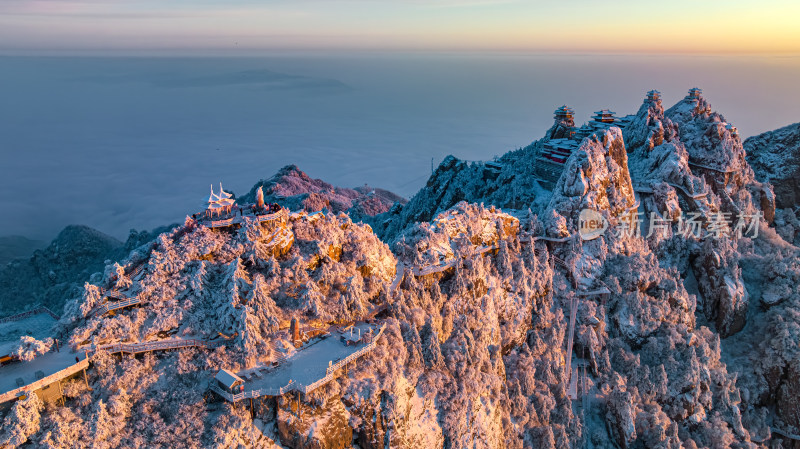 河南老君山清晨雪后云海日出航拍