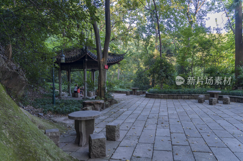 杭州宝石山景区栖霞洞景点