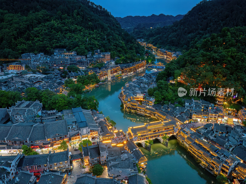 湖南湘西凤凰古城夜景