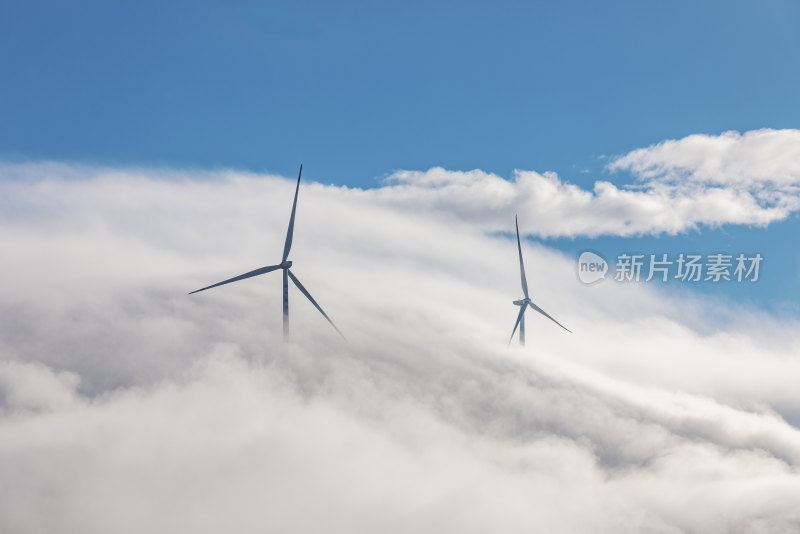云海之上的风机-广西河池环江县朝阁