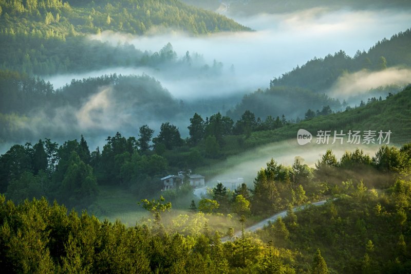 重庆酉阳：破晓时分的壮丽山河