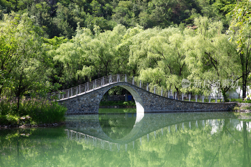 北京百里山水画廊景区的拱桥