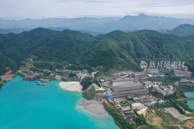 江西上饶德兴铜矿尾矿蔚蓝湖泊