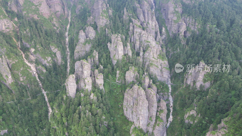 航拍湖北神农架神农谷景区悬岩峭壁