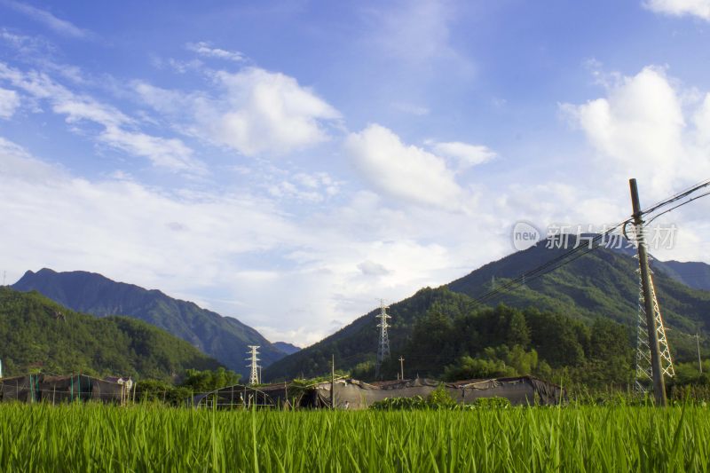 乡村蔚蓝的天空