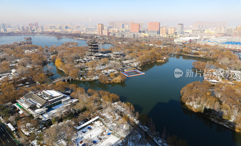 山东济南大明湖超然楼雪景航拍