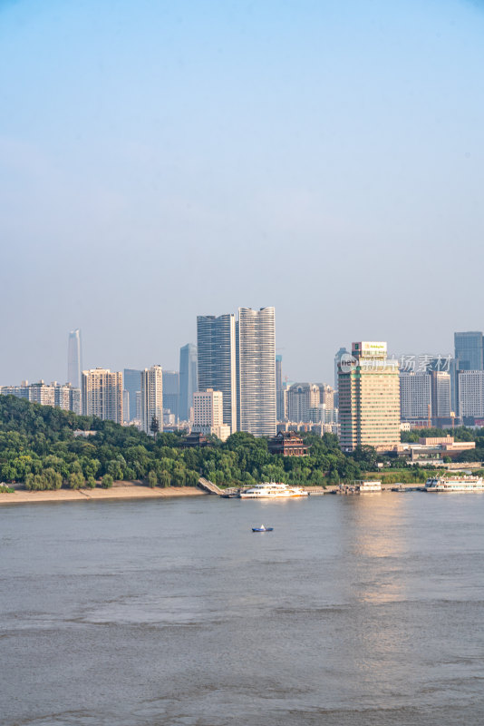 湖北武汉长江大桥城市建筑景观