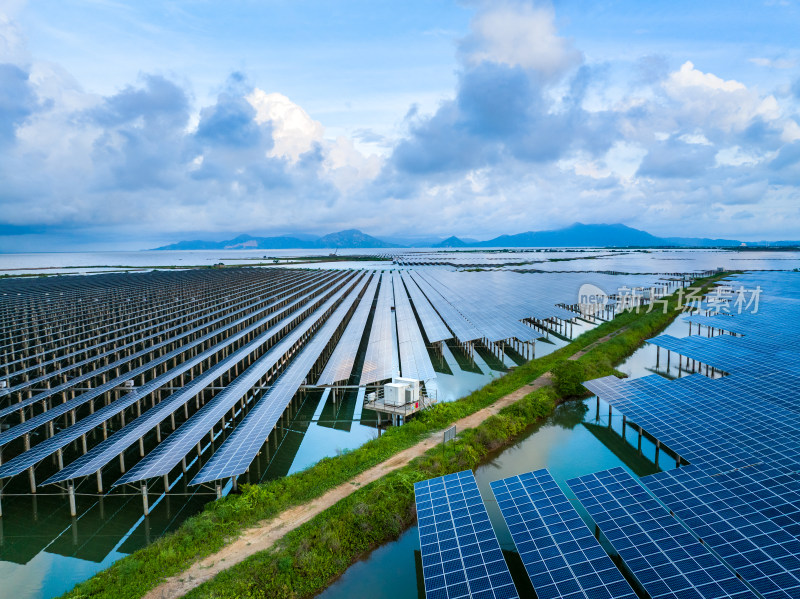广东江门太阳能鱼塘光伏发电蓝天白云