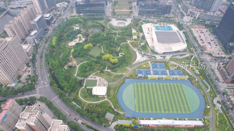 航拍河南郑州郑东新区市民体育公园
