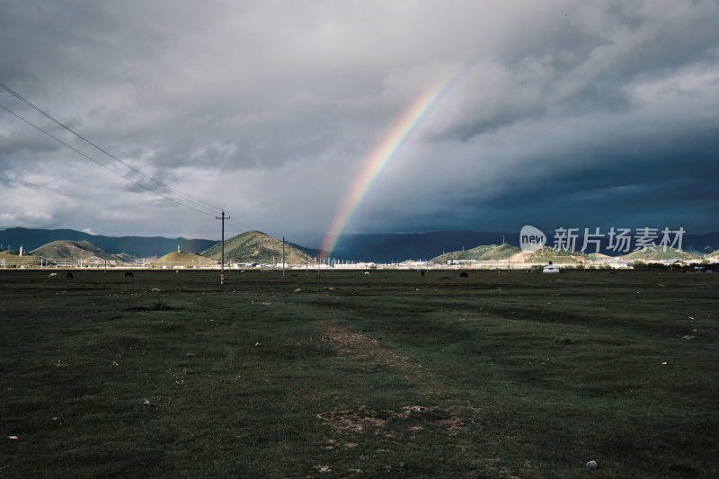 香格里拉纳帕海草原风景区的彩虹