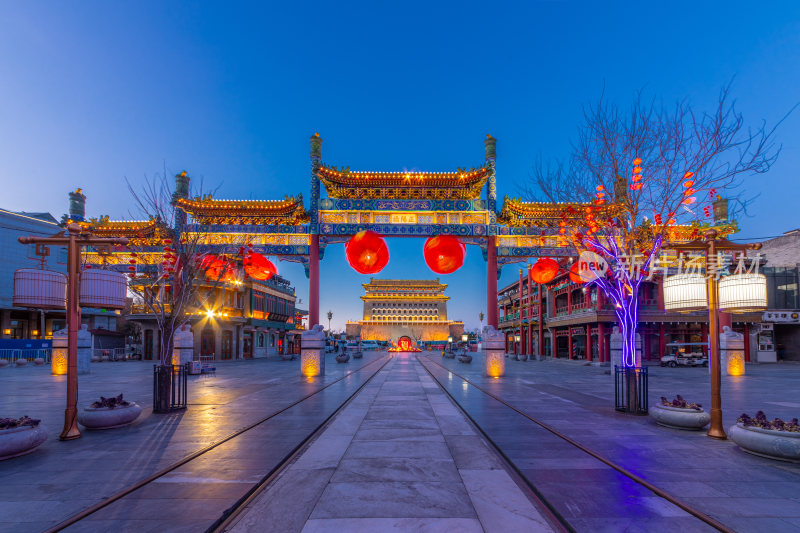 北京前门大街牌坊正阳门箭楼夜景