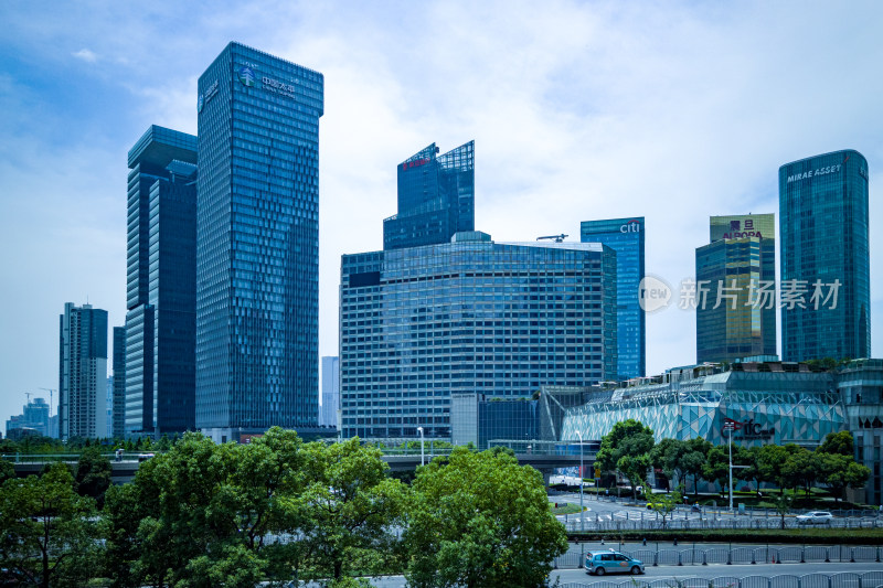 上海苏州河外滩外白渡桥陆家嘴城市建筑景观