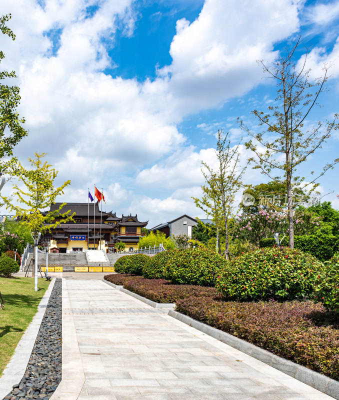 上海中新泾公园法华禅寺景观