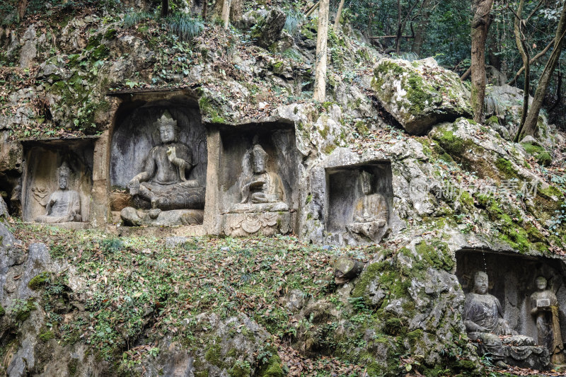 杭州飞来峰岩壁上的石刻造像