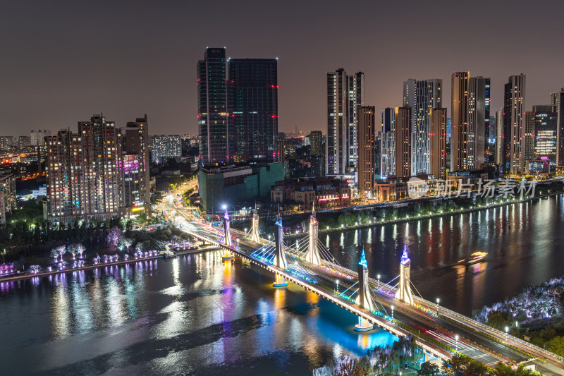 北京通州河流两岸的夜景繁华都市房地产发展