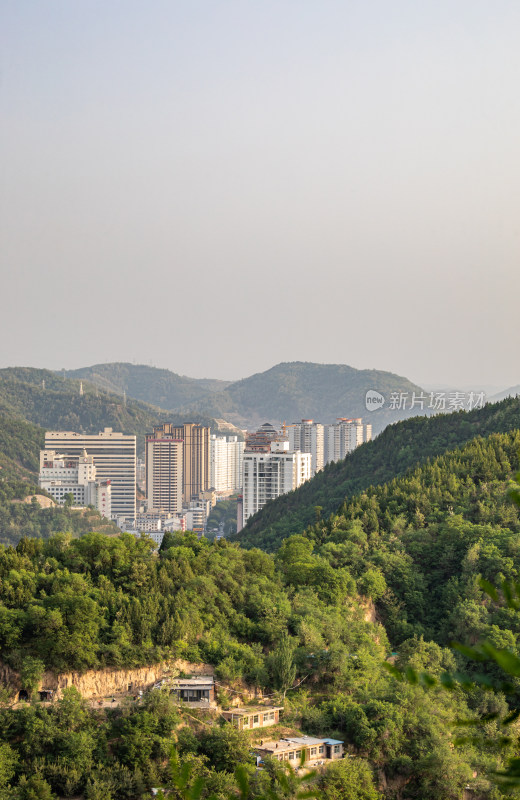 陕西延安凤凰山黄昏景观