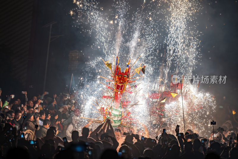 广东梅州中国非遗顺丰火龙狂舞夜焰火龙腾