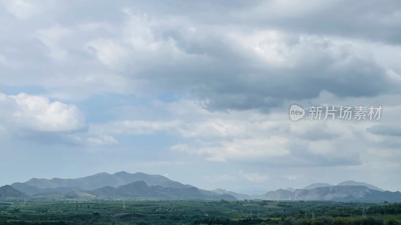 蓝天白云山峦森林氧吧