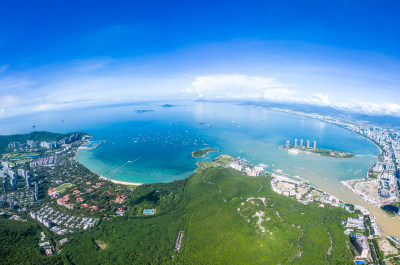 阳光下的海南三亚鹿回头空镜头航拍风景