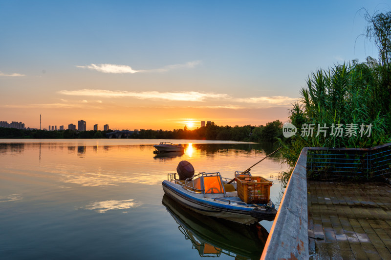 武汉金银湖的夕阳风景