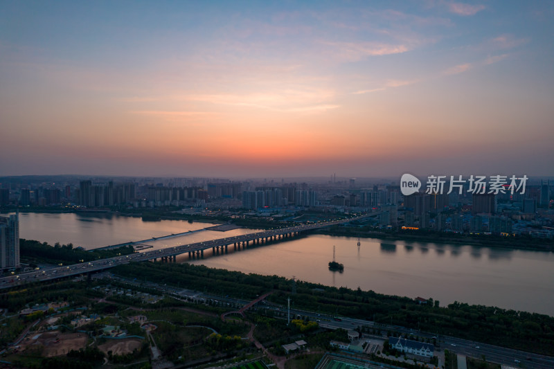 洛阳洛河日落晚霞夕阳航拍摄影图