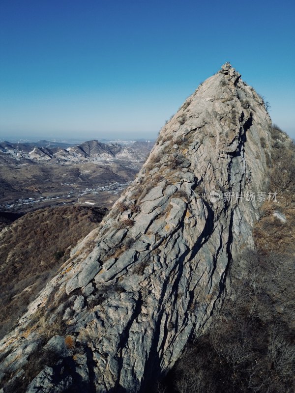 崇山峻岭