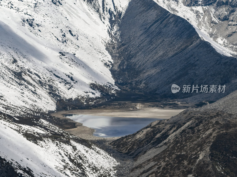 西藏山南洛扎秘境库拉岗日白马林措航拍