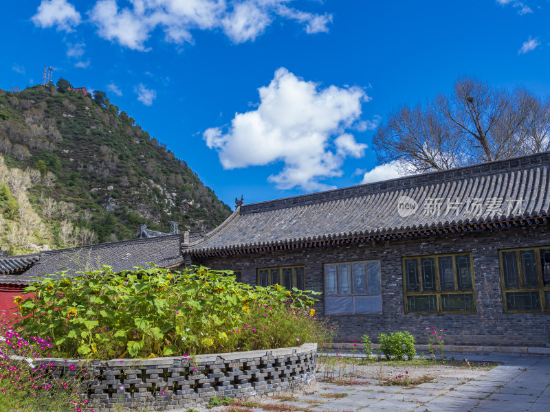 山西五台山普化寺禅院早上风景