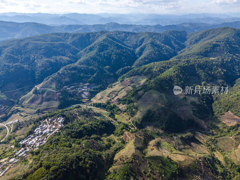 航拍绿意盎然的山脉和层层梯田