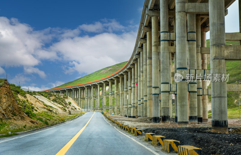 甘肃省境内G0611张纹高速高架公路