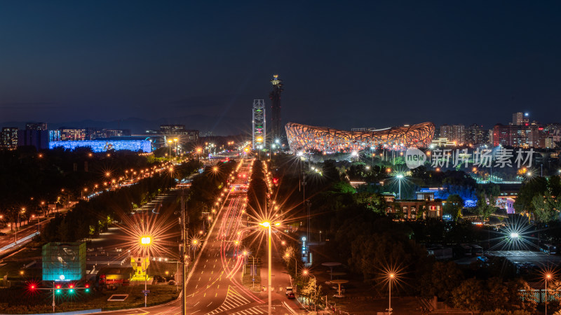 北京鸟巢夜景 灯火辉煌的城市道路