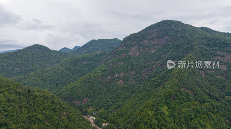 航拍福建武夷山山脉与森林